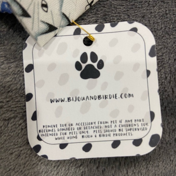 CAT BUNDLE includes:
Cat sign 
Cute sheer cat scarf. 😺
Cat leases
Cat bandanas 5 - Picture 9 of 15